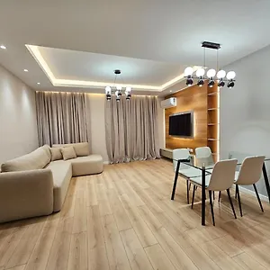 Appartamento Miku Apartment-modern 2bedroom In Prime Location